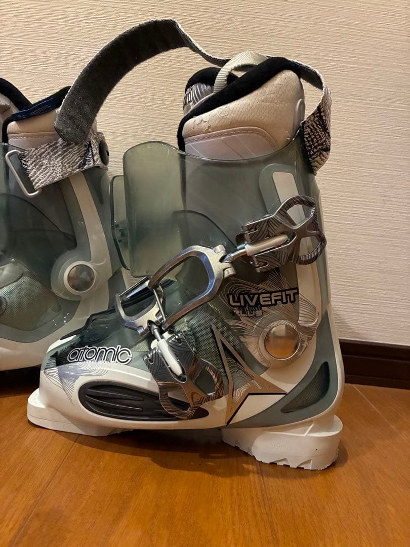 未使用品ATOMIC LIVEFIT 女性用23.5cm