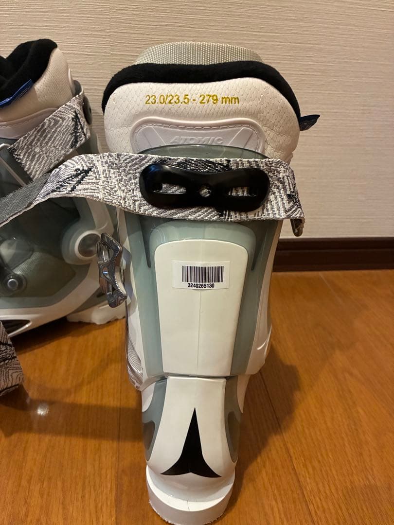 未使用品ATOMIC LIVEFIT 女性用23.5cm