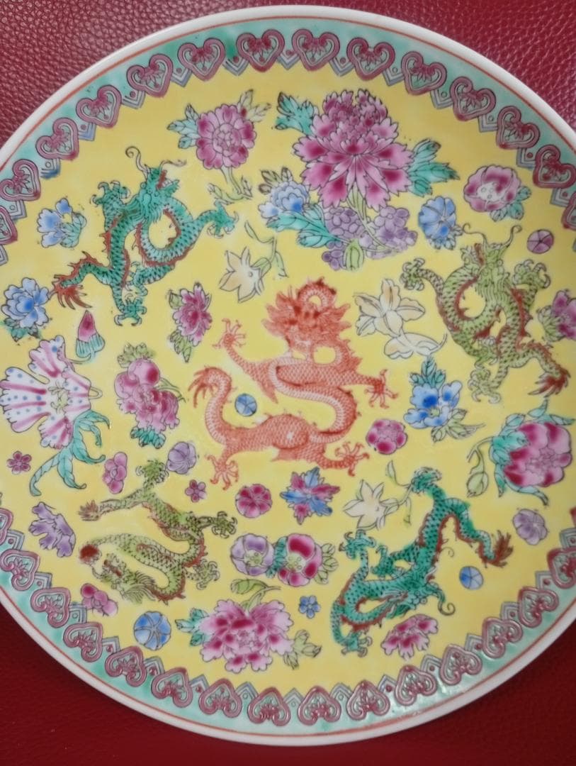 『中国景徳鎮』粉彩 龍文 花文 飾皿 レトロ アンティーク 龍と花模様の陶器 皿