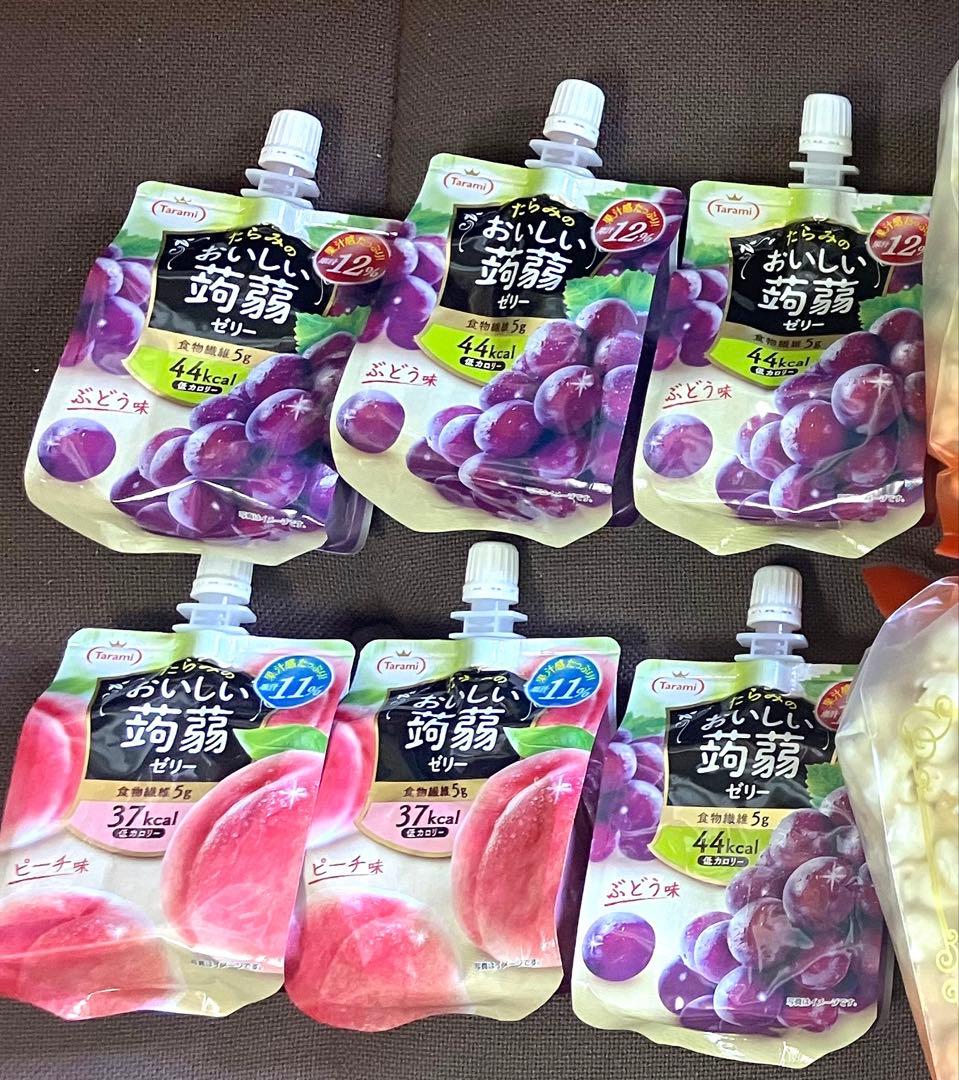 カップ麺　お菓子　ゼリーなどの販売です。
