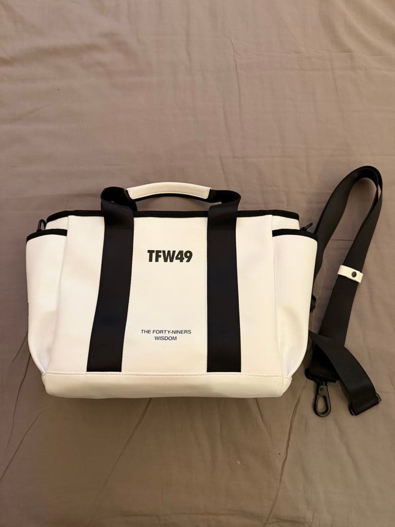 ゴルフバッグ・キャディバッグ TFW49 LUXURY LEATHER ROUND BAG WHITE
