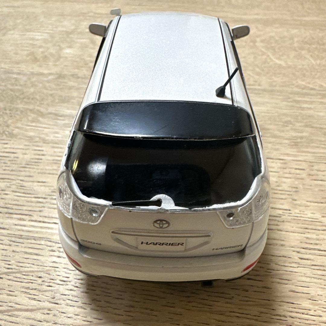 2代目 ハリアー ミニカー　HARRIER ホワイト　カラーサンプル