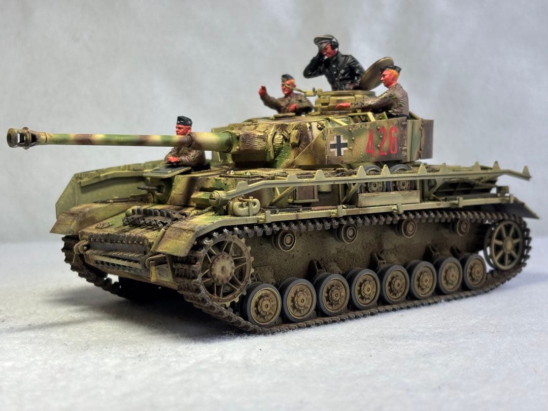 １／３５ドイツ軍４号戦車プラモデル完成品