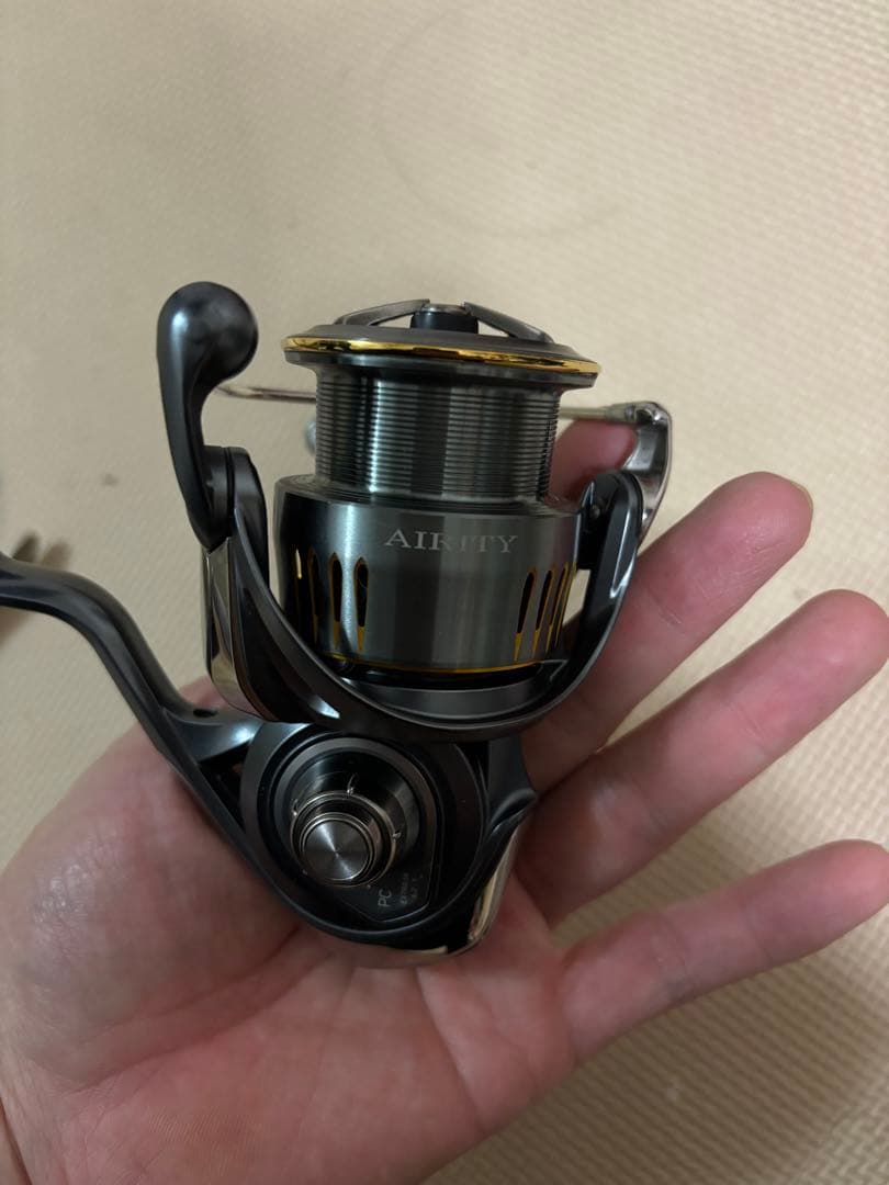 DAIWAairity pclt3000xh スピニングリール ブラックゴールド