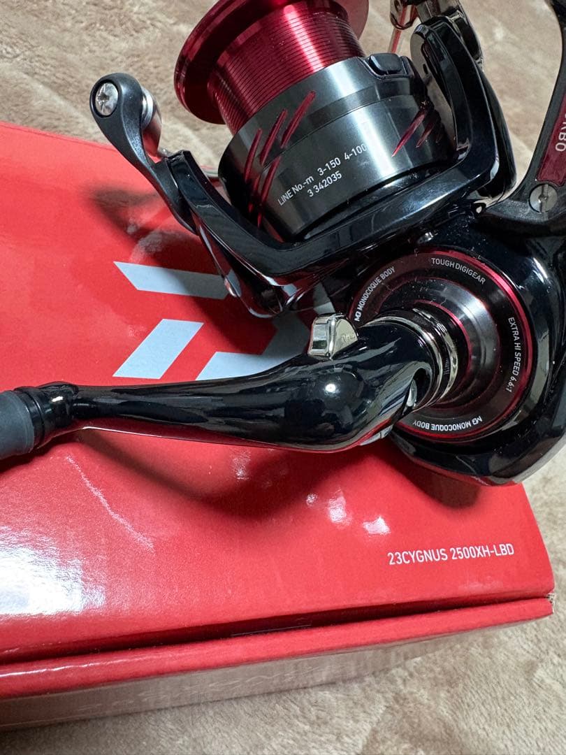 美品 DAIWA 23CYGNUS 2500XH-LBD スピニングリール