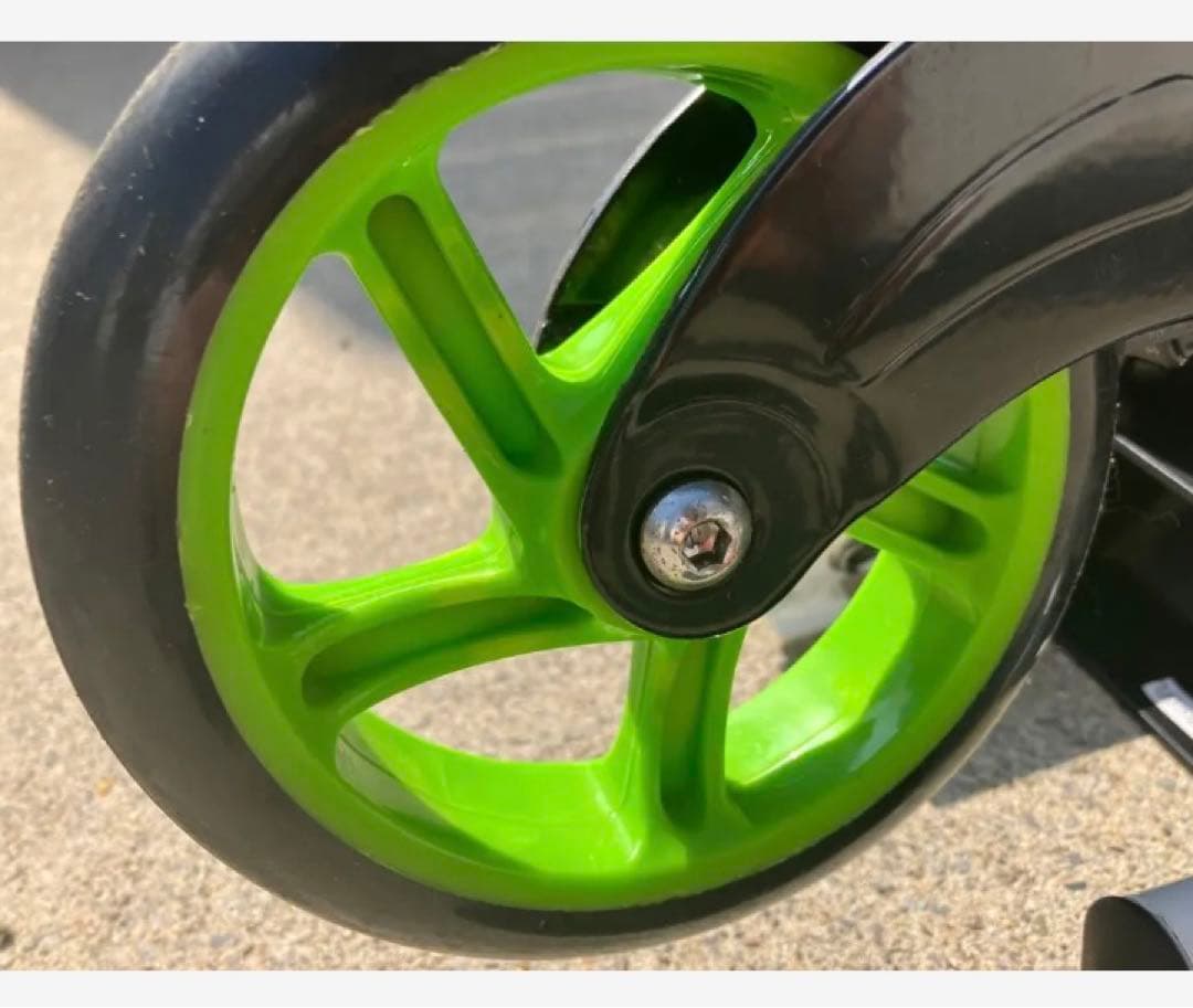 Yフリッカー　F3 トイザらス　スケーター　スケボー　自転車