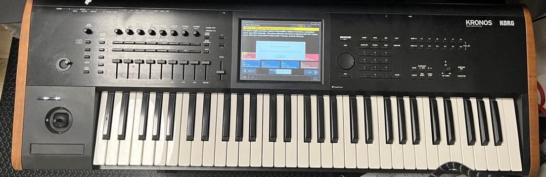 【ジャンク品】　KORG KRONOS 88 音楽ワークステーション