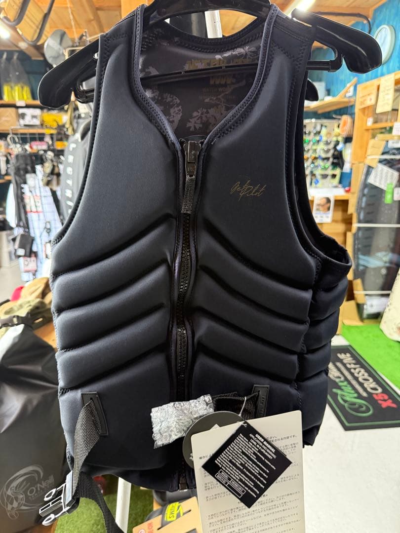 jetpilot cory-quantum neovest M　新品未使用