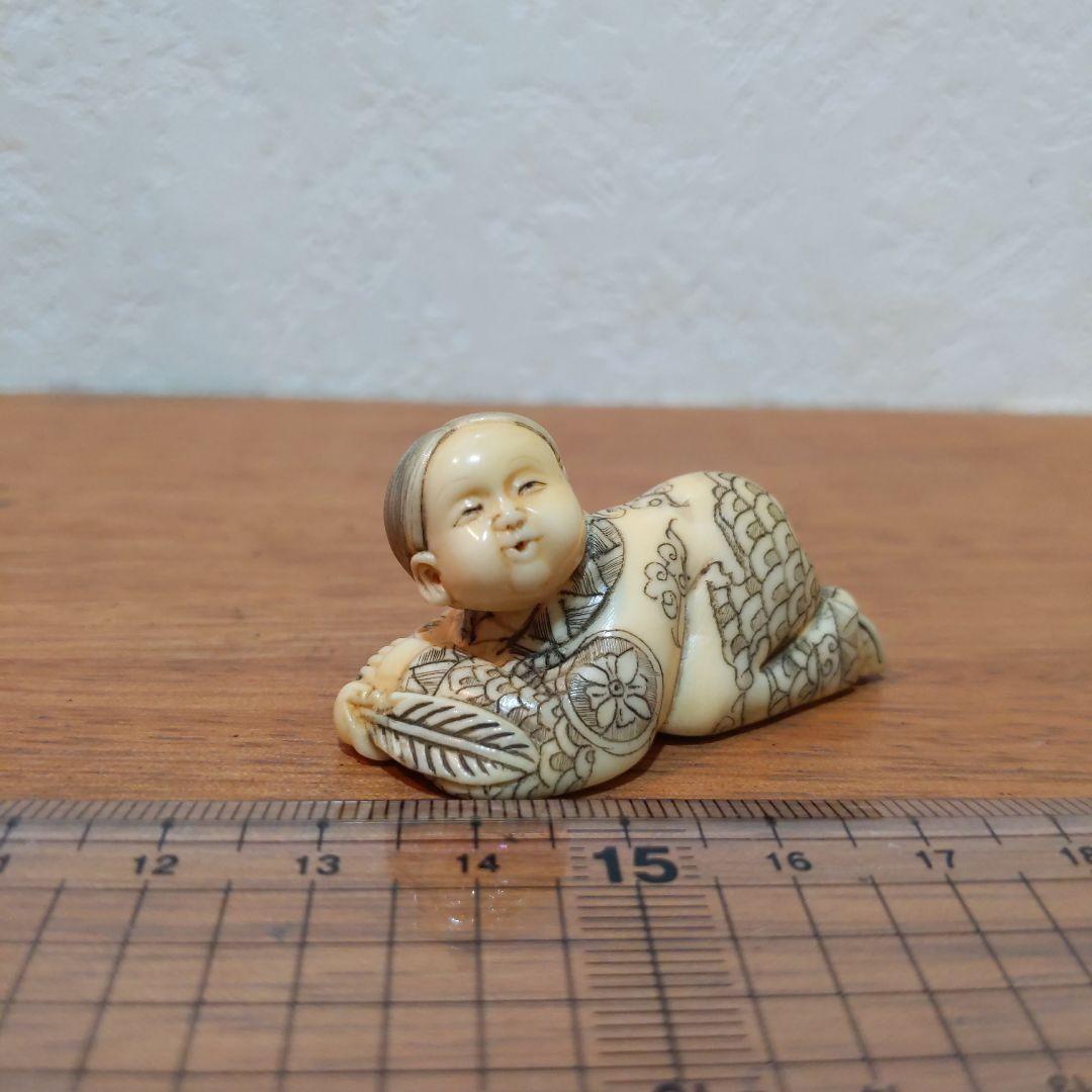 時代提げ物 人物根付 天然素材 在銘【ハイハイ童子】幅約4.8cm 重さ約20ｇ