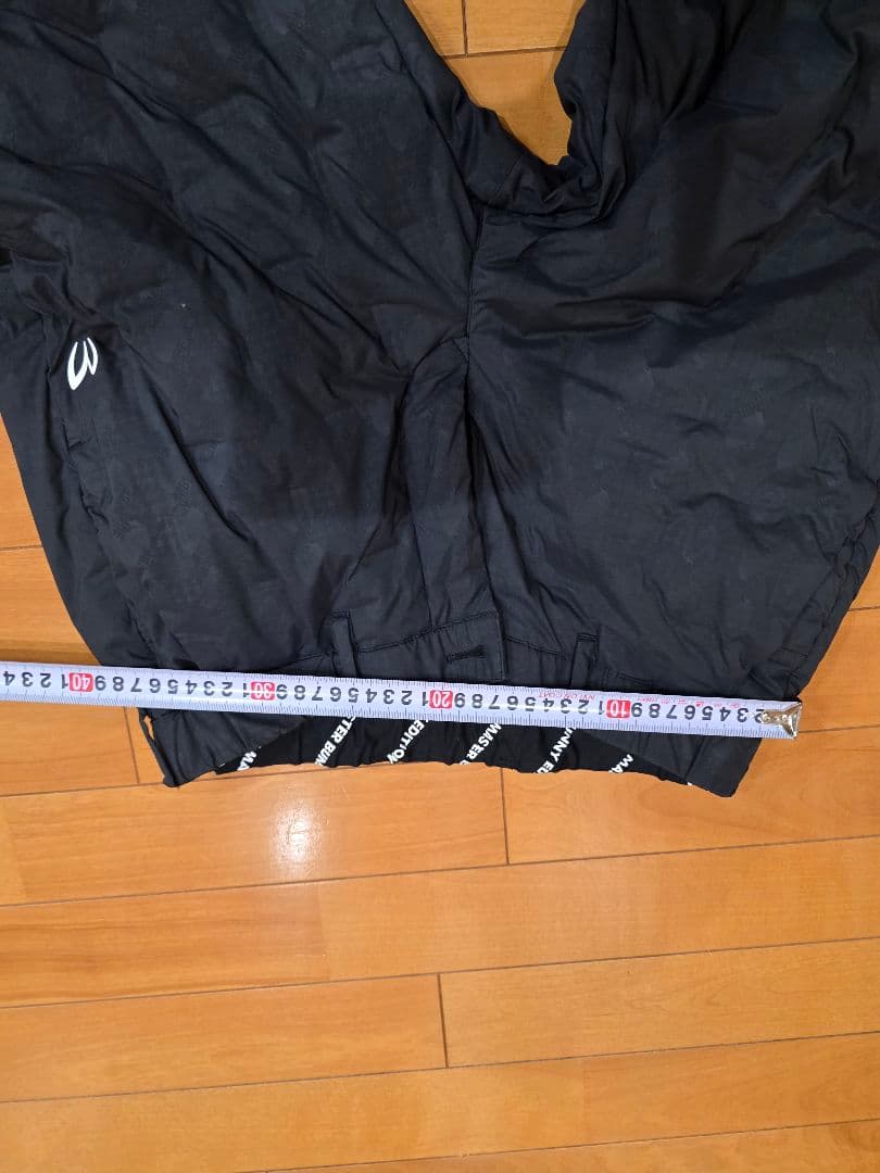 マスターバニー　中綿　ダウン風軽量パンツ 上着セットであります。