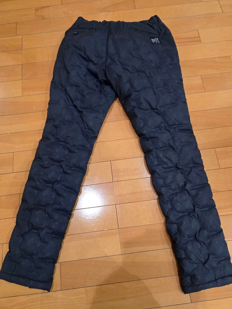 マスターバニー　中綿　ダウン風軽量パンツ 上着セットであります。