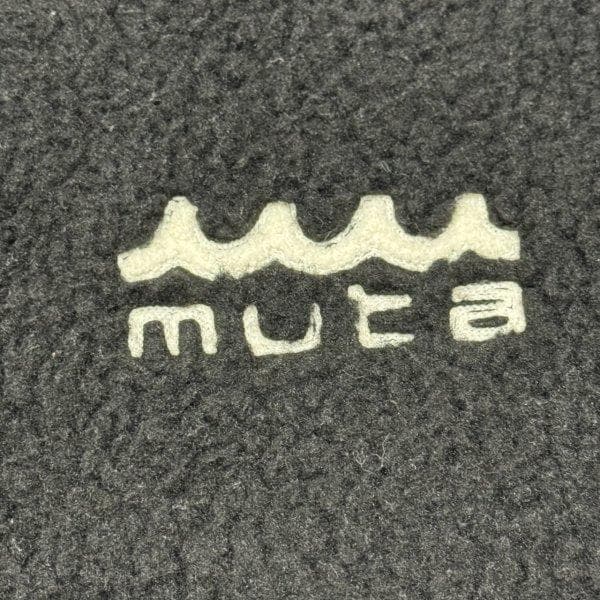 muta marine フリースベスト バックビッグロゴ ブラック ムータマリン