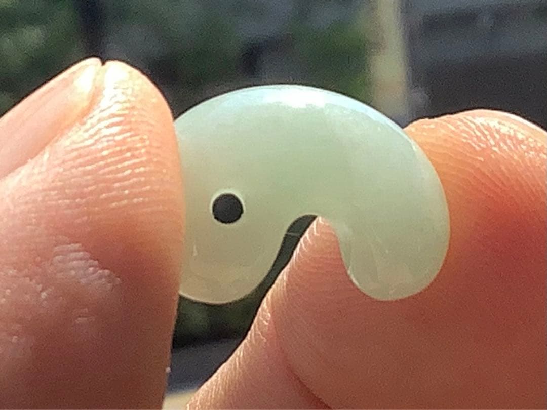 ✳摩訶不思議なお守り　糸魚川翡翠勾玉　極上高額材料使用　本物天然ひすいのお守り‼️