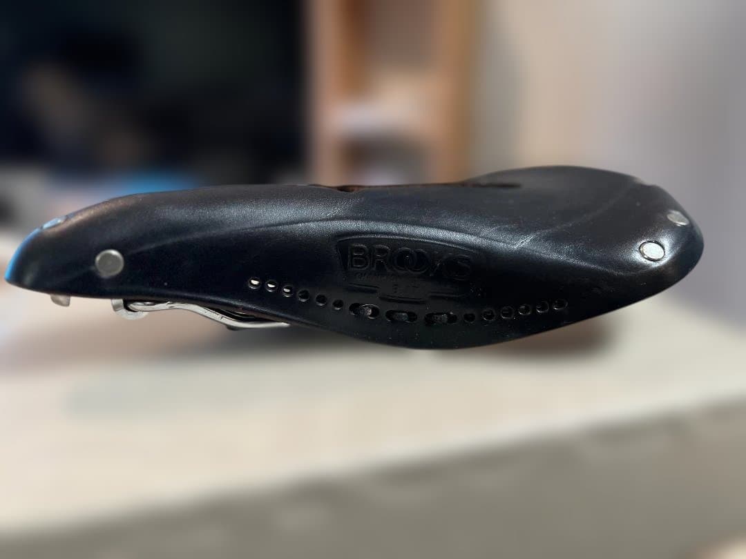 BROOKS B17 CARVED レザーサドル