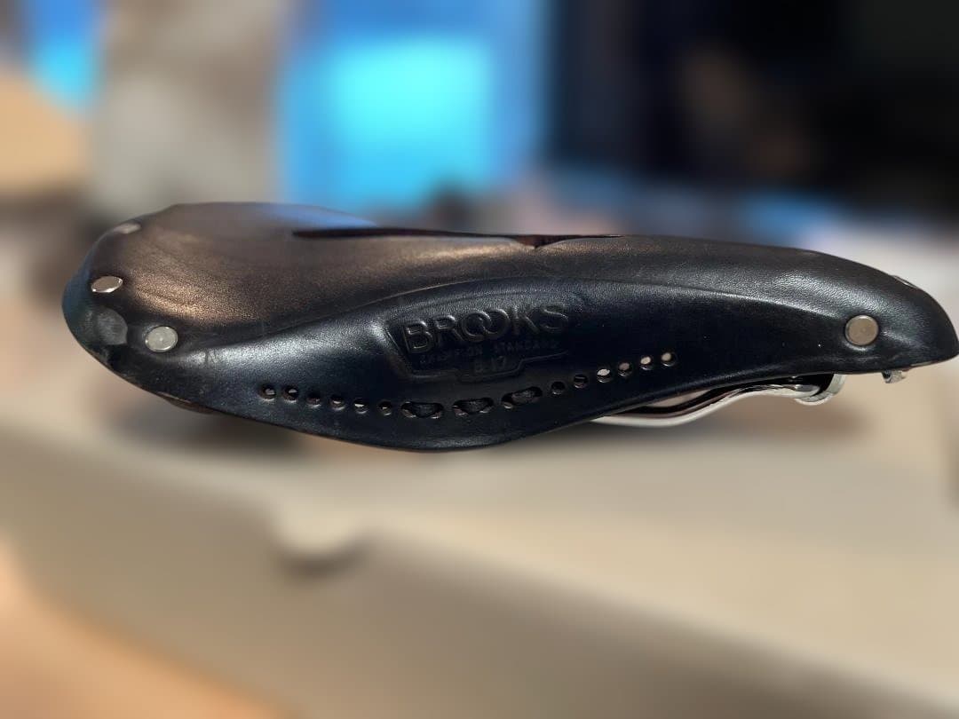 BROOKS B17 CARVED レザーサドル