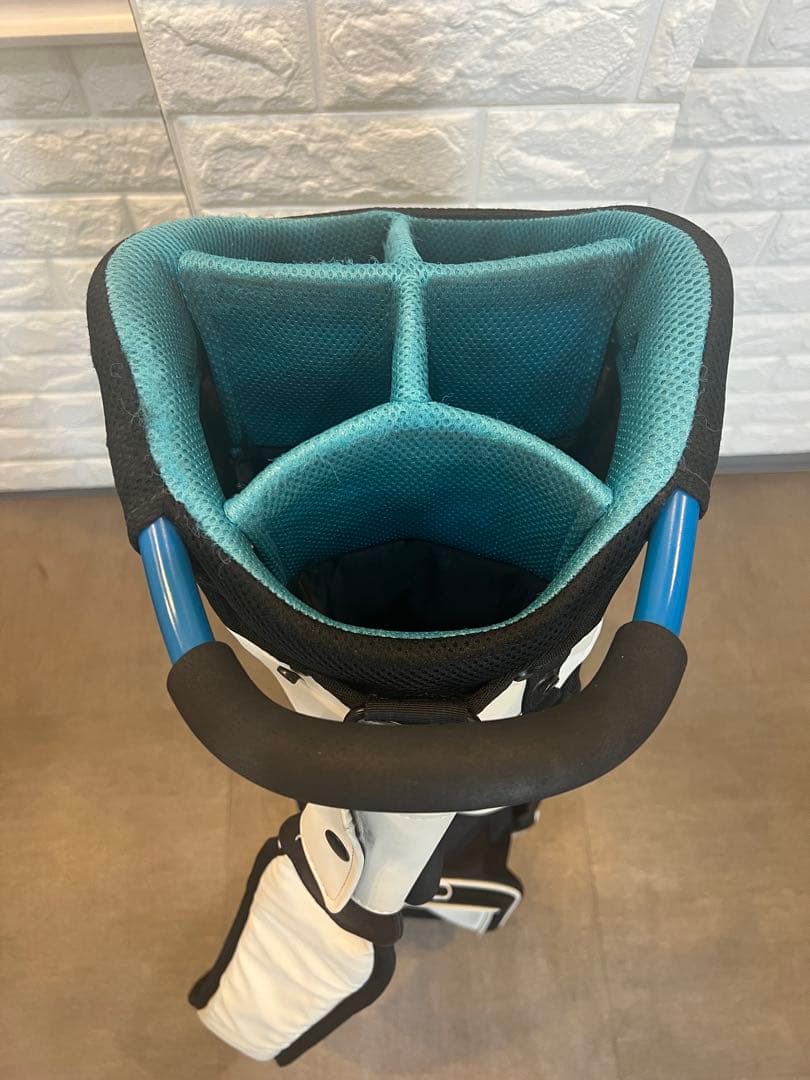 TaylorMade スタンド式キャディバッグ ホワイト/ブラック