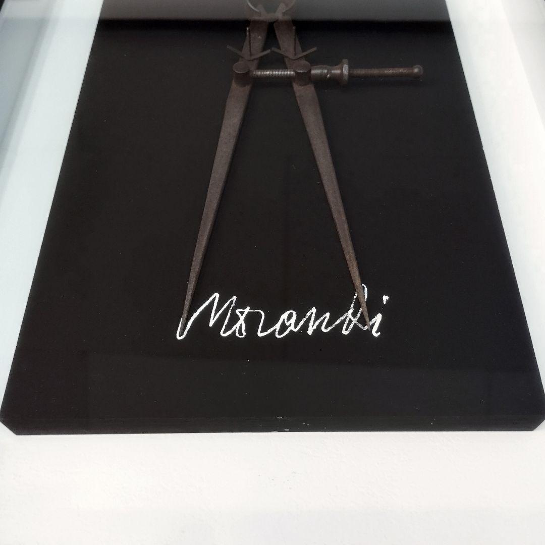 北川健次『計測されるモランディの白い文字Ⅱ』　立体作品 ミクストメディア