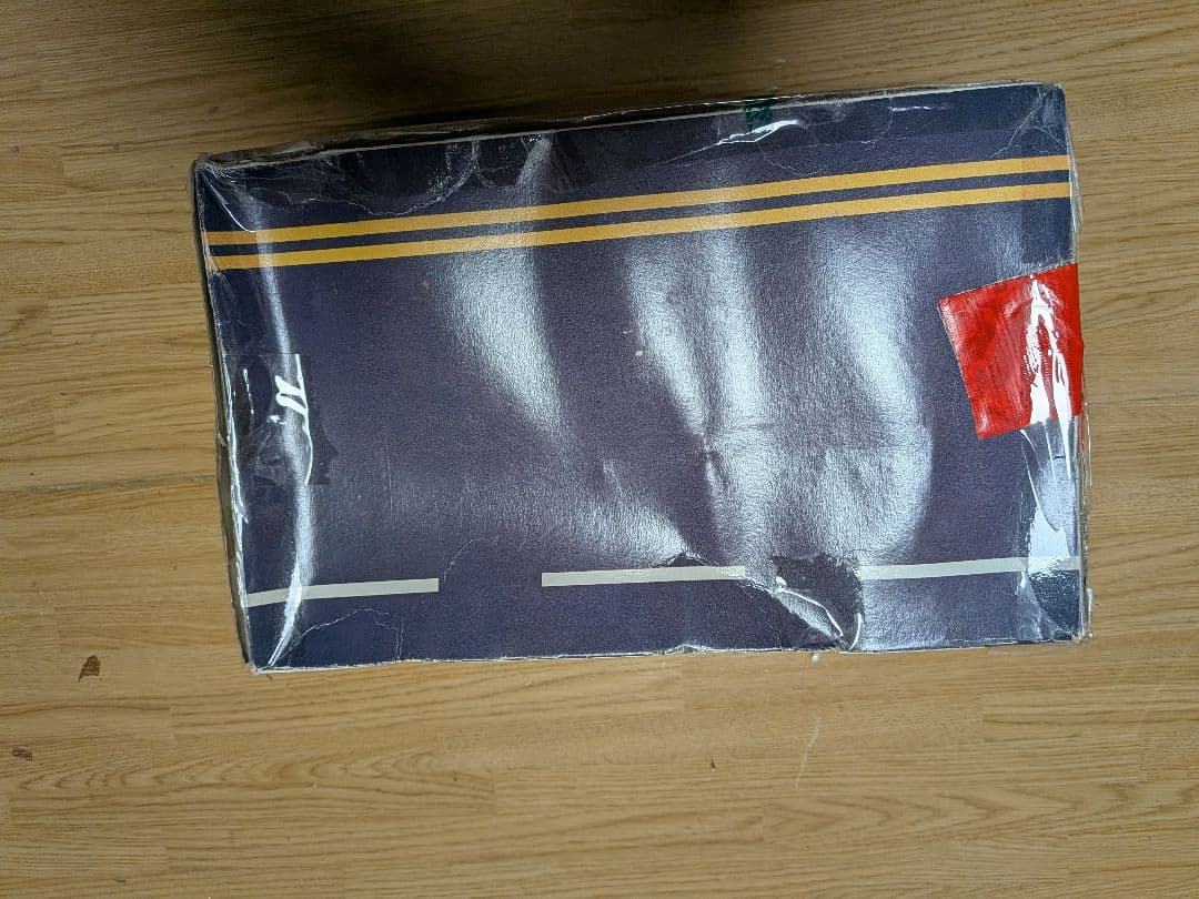 Revell 48 Ford Woody プラモデル箱はボロボロ中身は未開封です