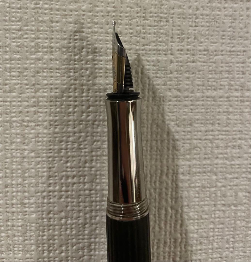 ファーバーカステル 万年筆 クラシック 伯爵 グラナディラ シルバーコート M