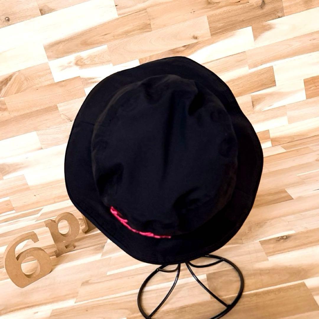 美品【パーリーゲイツ×バービー】限定コラボ 刺繍 ゴルフ ハット S 黒×ピンク