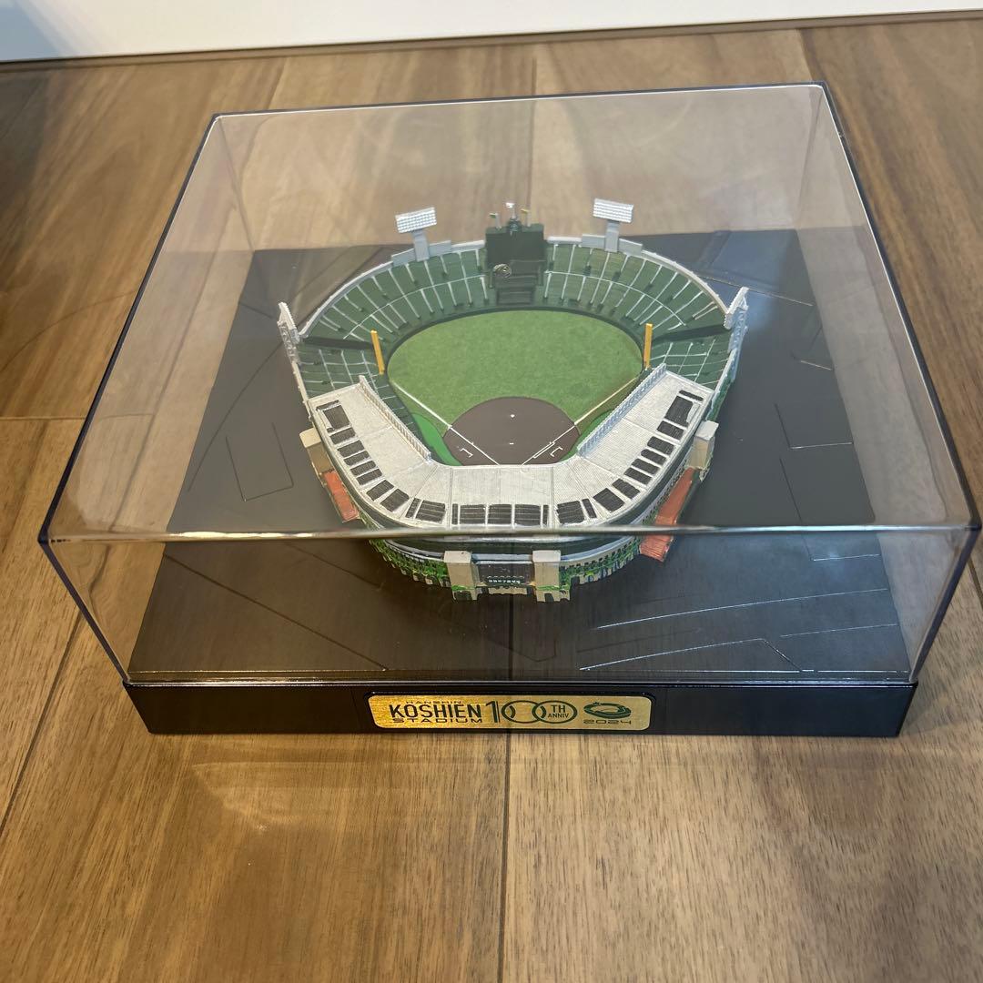 阪神タイガース　100周年記念アイテム（甲子園球場ジオラマ）& 2025CAP