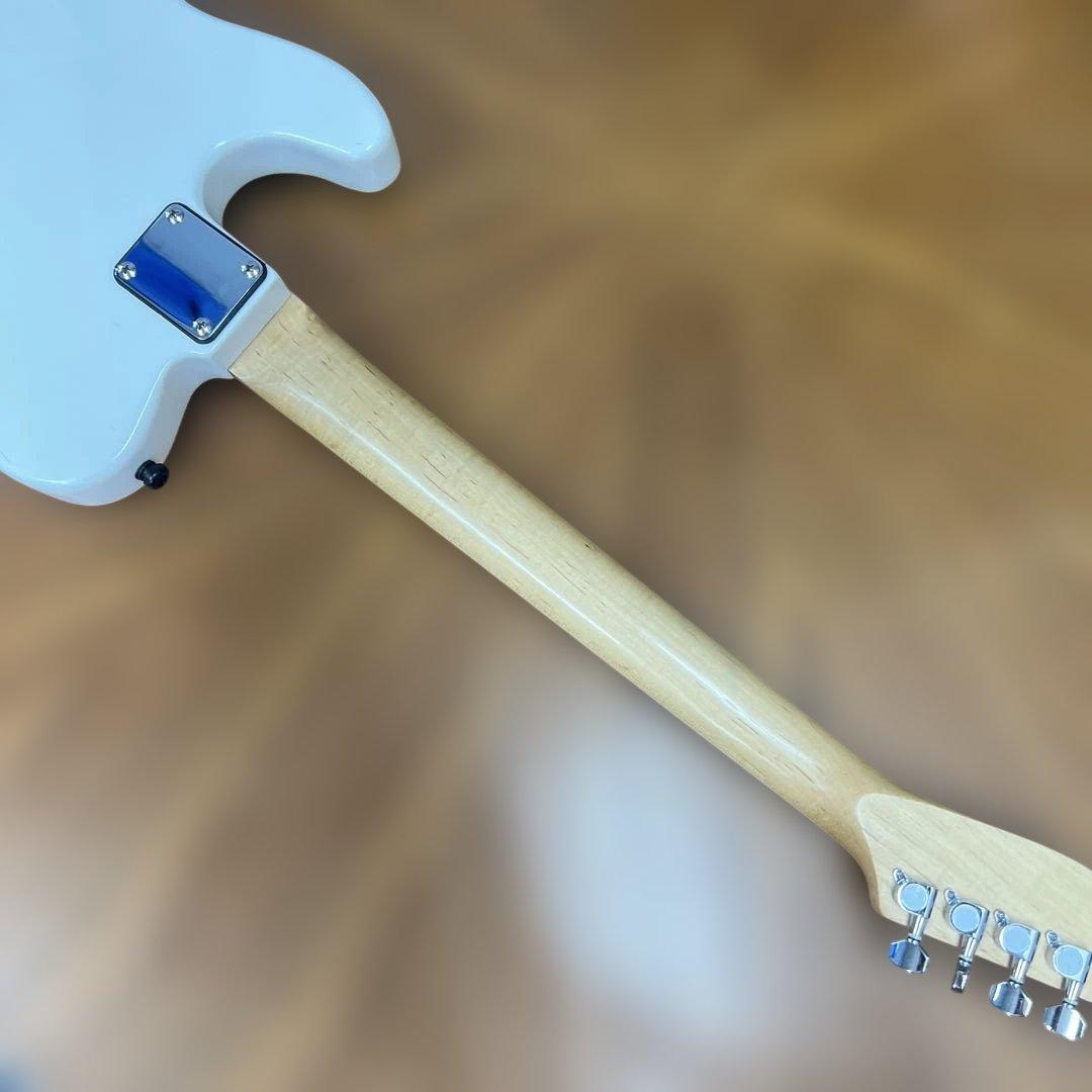 k*e様 PB141 エレキギター　白　やや傷汚れあり　動作不明　ジャンク　10