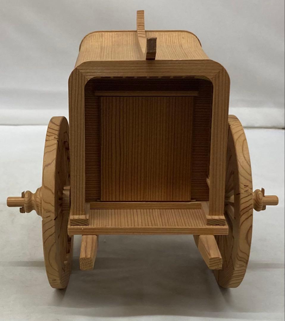 B535b 木地造 御所車置物　作者不詳　貴人乗り物　牛車　屋形車