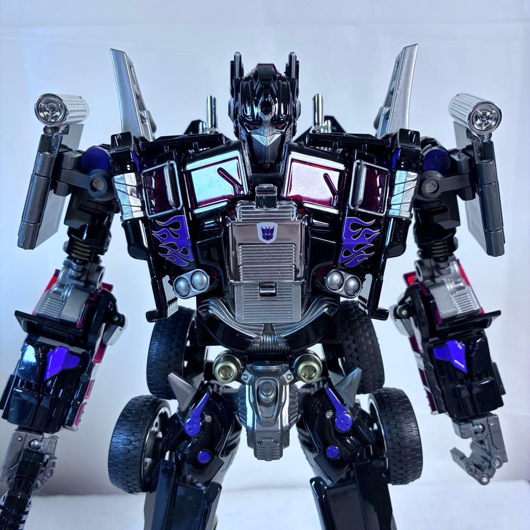 オプティマスプライム似、ネメシスプライム似の大型フィギュア
