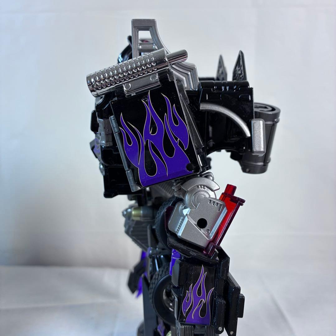 オプティマスプライム似、ネメシスプライム似の大型フィギュア