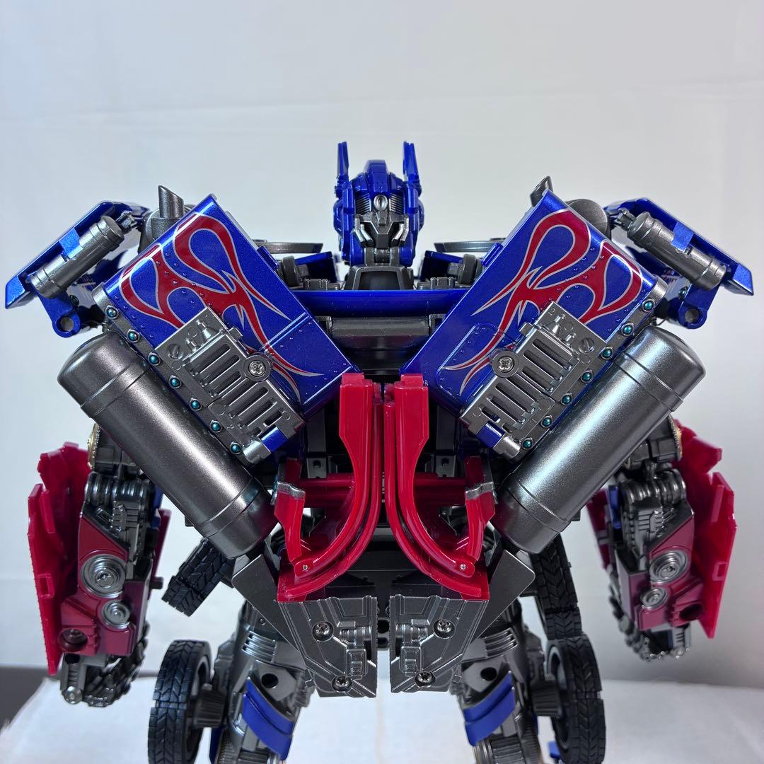 オプティマスプライム似、ネメシスプライム似の大型フィギュア
