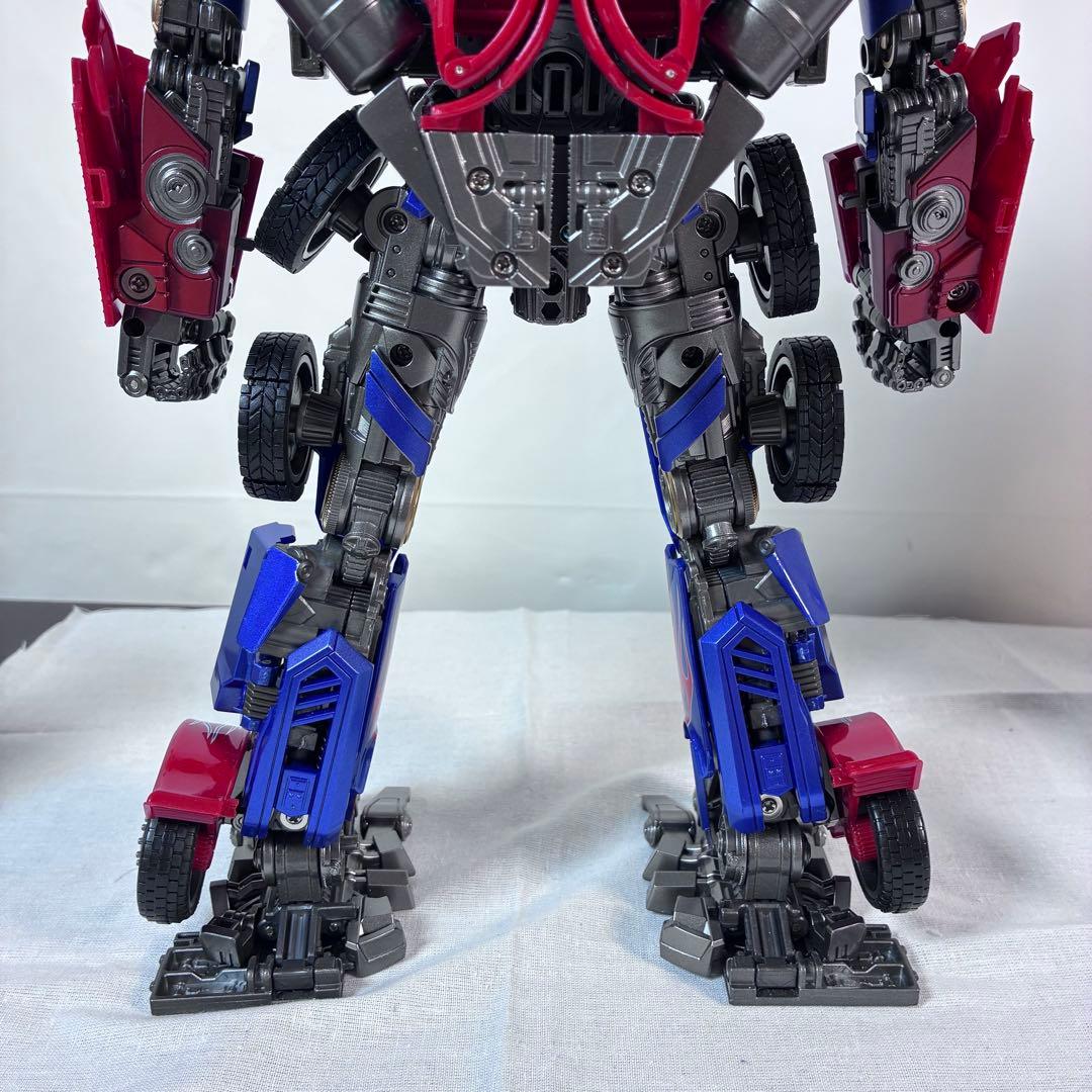 オプティマスプライム似、ネメシスプライム似の大型フィギュア