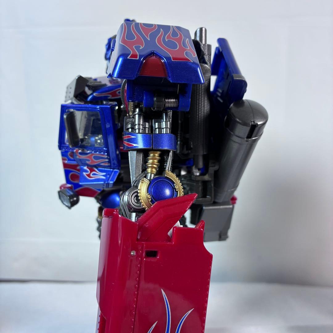 オプティマスプライム似、ネメシスプライム似の大型フィギュア
