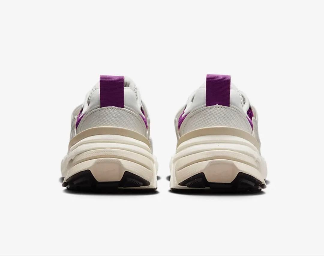 新品未使用品　タグ付き　NIKE ナイキスニーカー　ランニング 28.5センチ