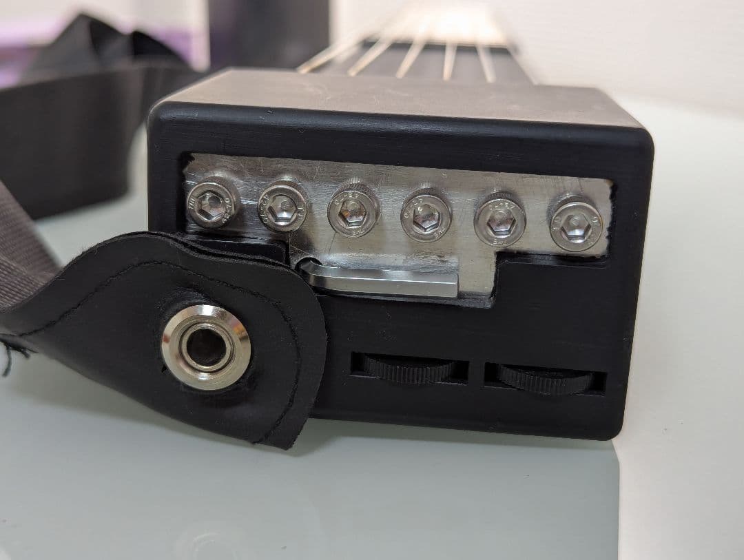 コンパクトギターMinicorda（2025年版、ほぼ未使用、替え弦2セット付）