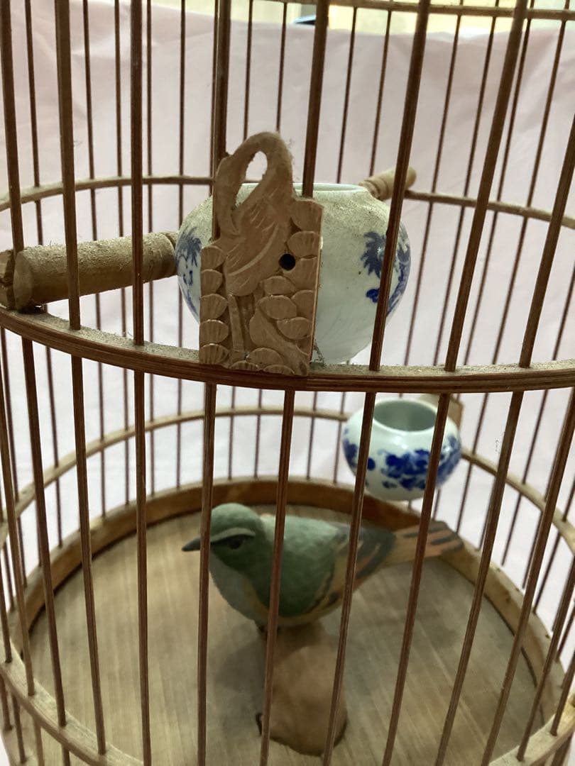 高級英国アンティーク香木鳥かごと彫刻台座　シノワズリ　ウグイス鳴きます　景徳鎮