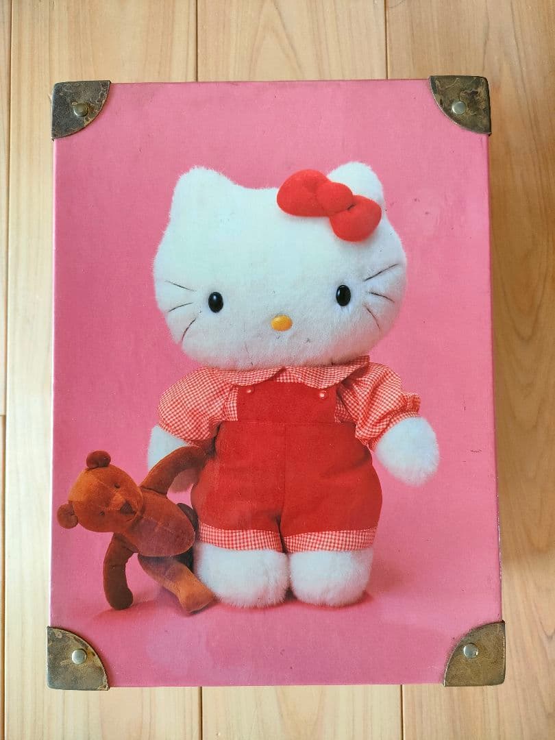 ハローキティ　トランクケース（ぬいぐるみ付き）