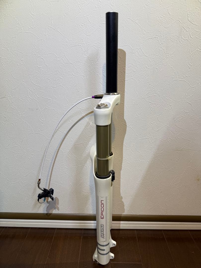 SR SUNTOUR EPCON サスペンション 26インチ クイックリリース式