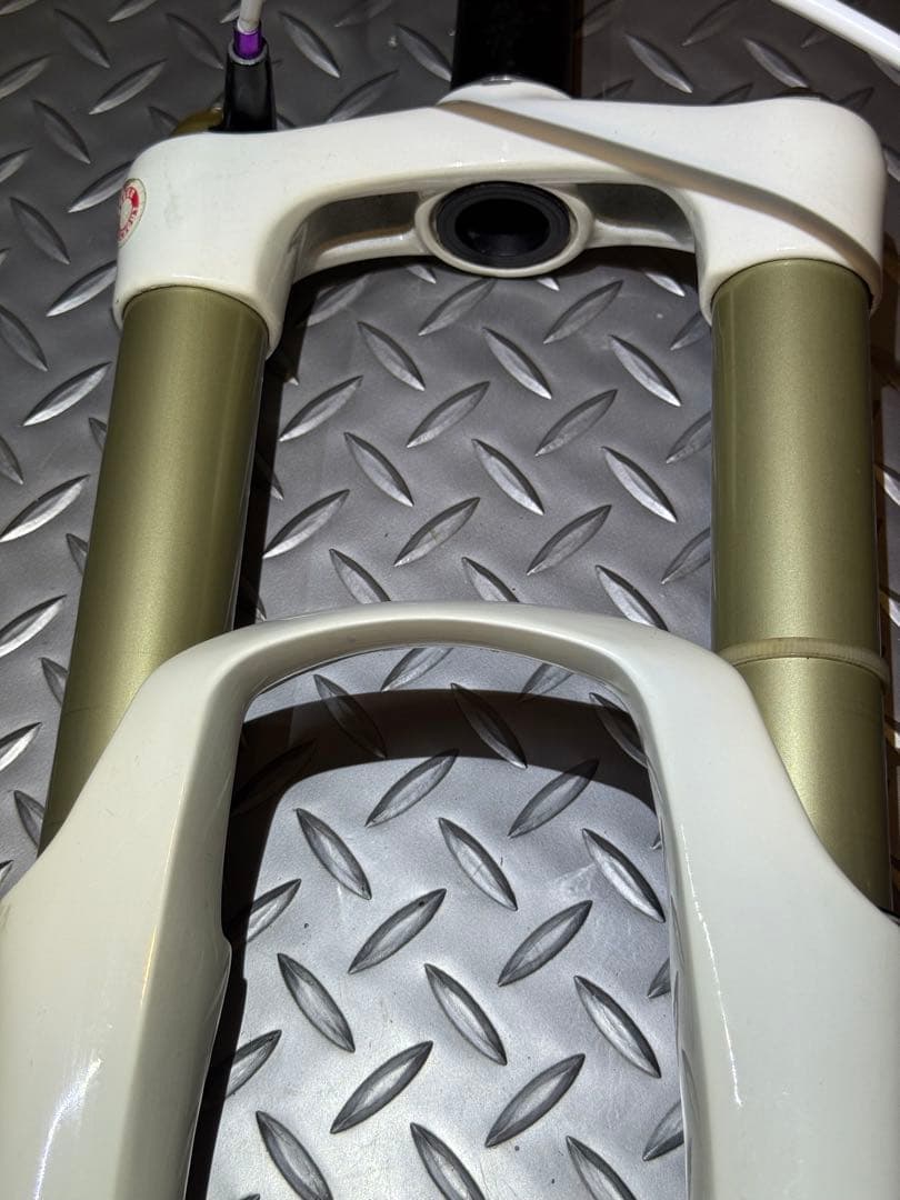 SR SUNTOUR EPCON サスペンション 26インチ クイックリリース式