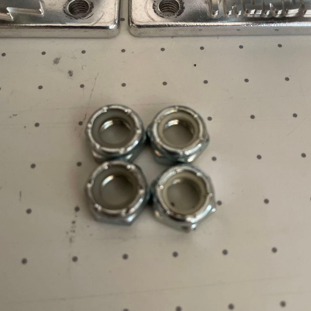 THUNDER スケボートラック TITANIUM LIGHTS 147 チタン