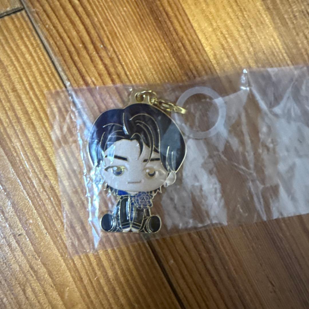 ローソン一番くじミセスのストールとキーホルダーセット、ライトドーム