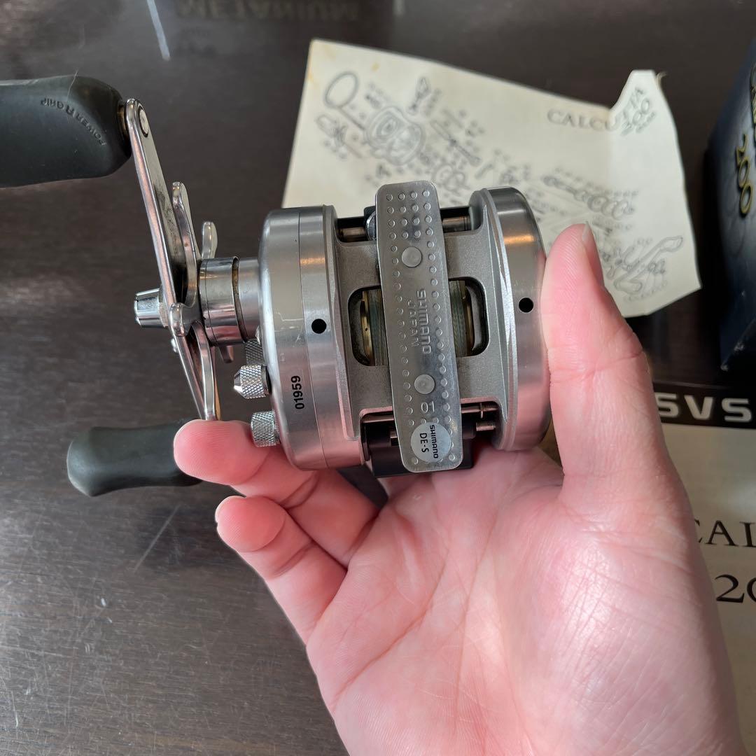 【箱付・説明書／美品】シマノ カルカッタ200 SVS A-RB シルバー