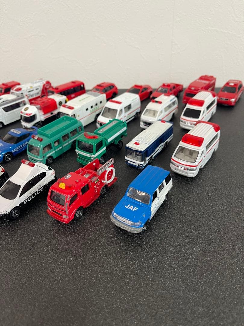 トミカ TOMICA 緊急車両 32台セット おもちゃ ミニカー