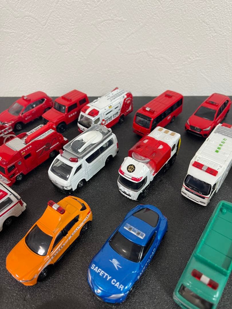 トミカ TOMICA 緊急車両 32台セット おもちゃ ミニカー