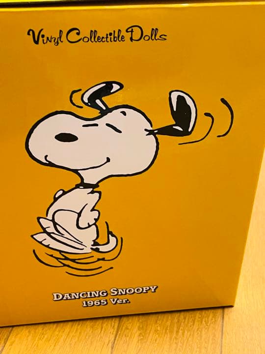 新品　美品　スヌーピーフィギュアDANCNG SNOOPY 1965 ver