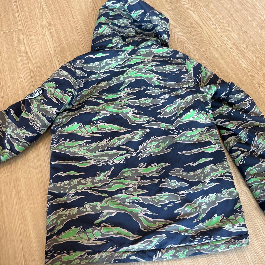 BURTON 迷彩柄 スノーボードウェア　140