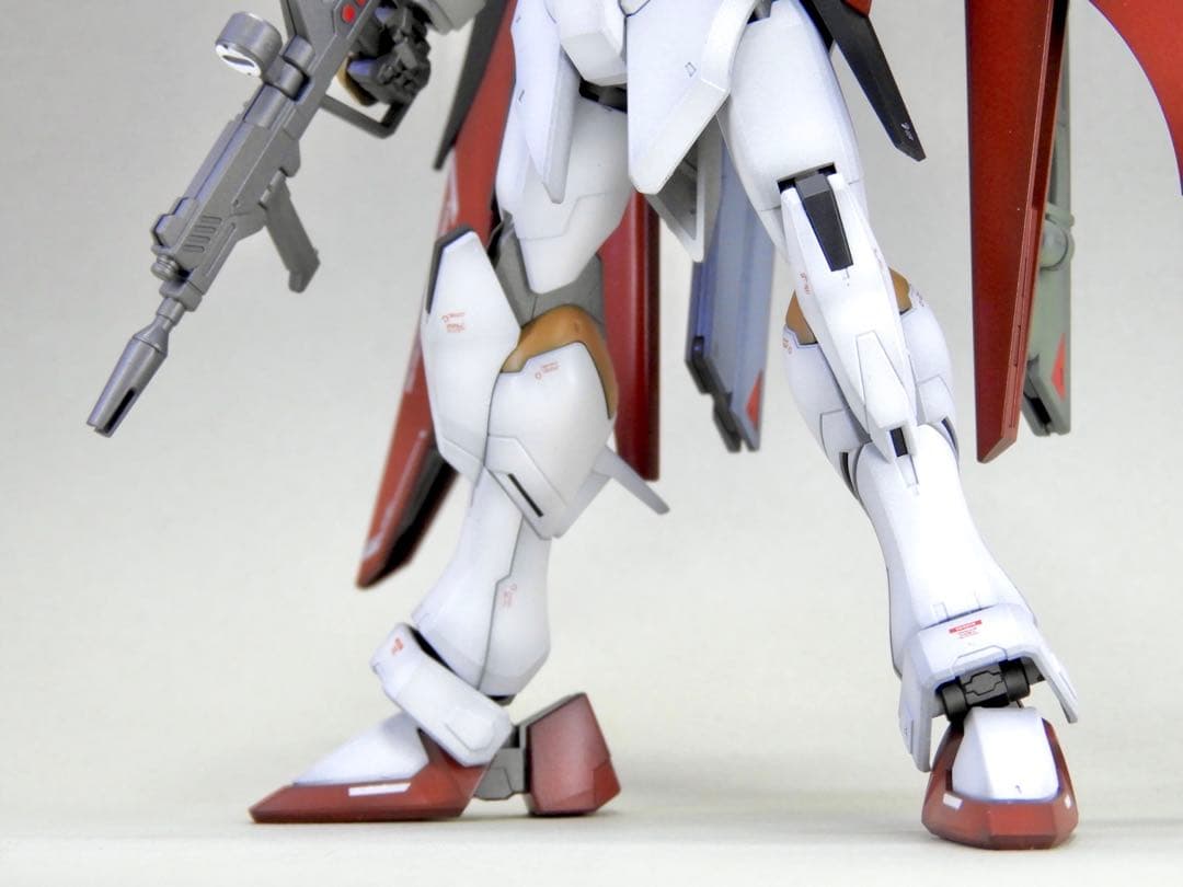 HG デスティニーガンダム (ハイネ専用機) 全塗装 / ガンプラ 完成品