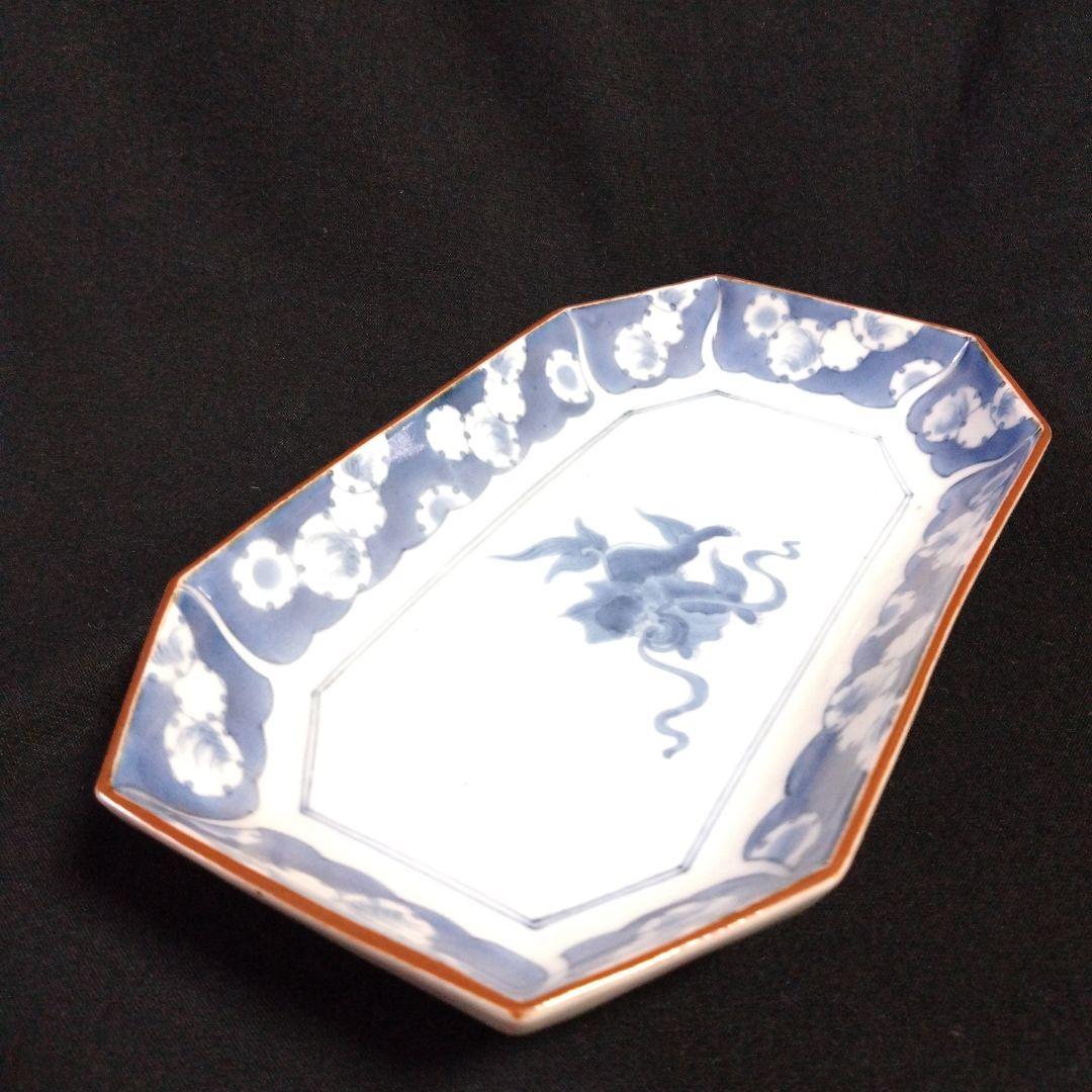 藍柿右衛門唐獅子雪輪文隅切長皿