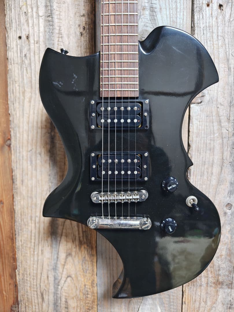 ユニークデザイン ブラックエレキギター　ノーブランド　ジャンク