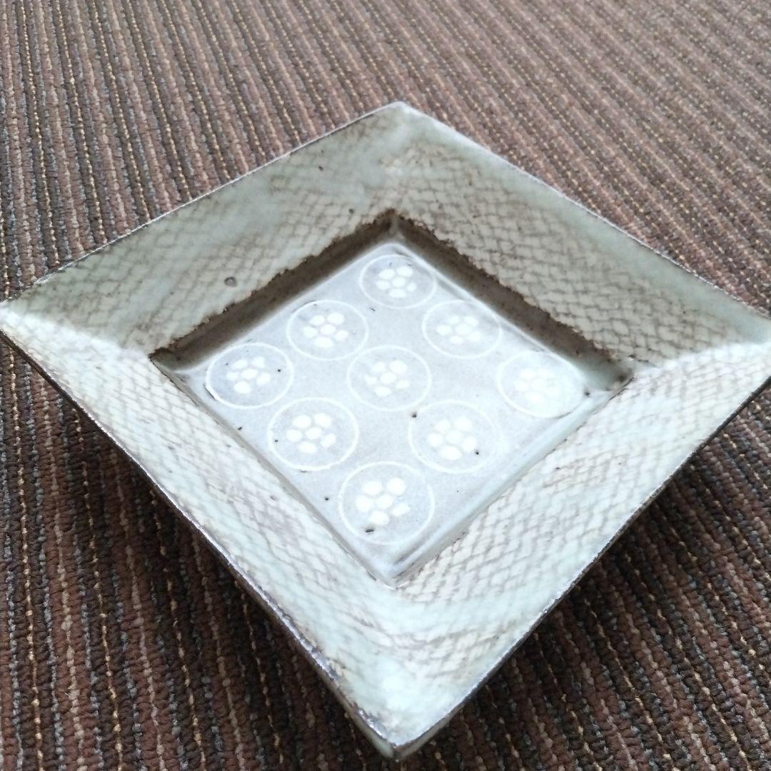 人間国宝　島岡達三　益子焼　地釉象嵌梅文　角皿　箱なし