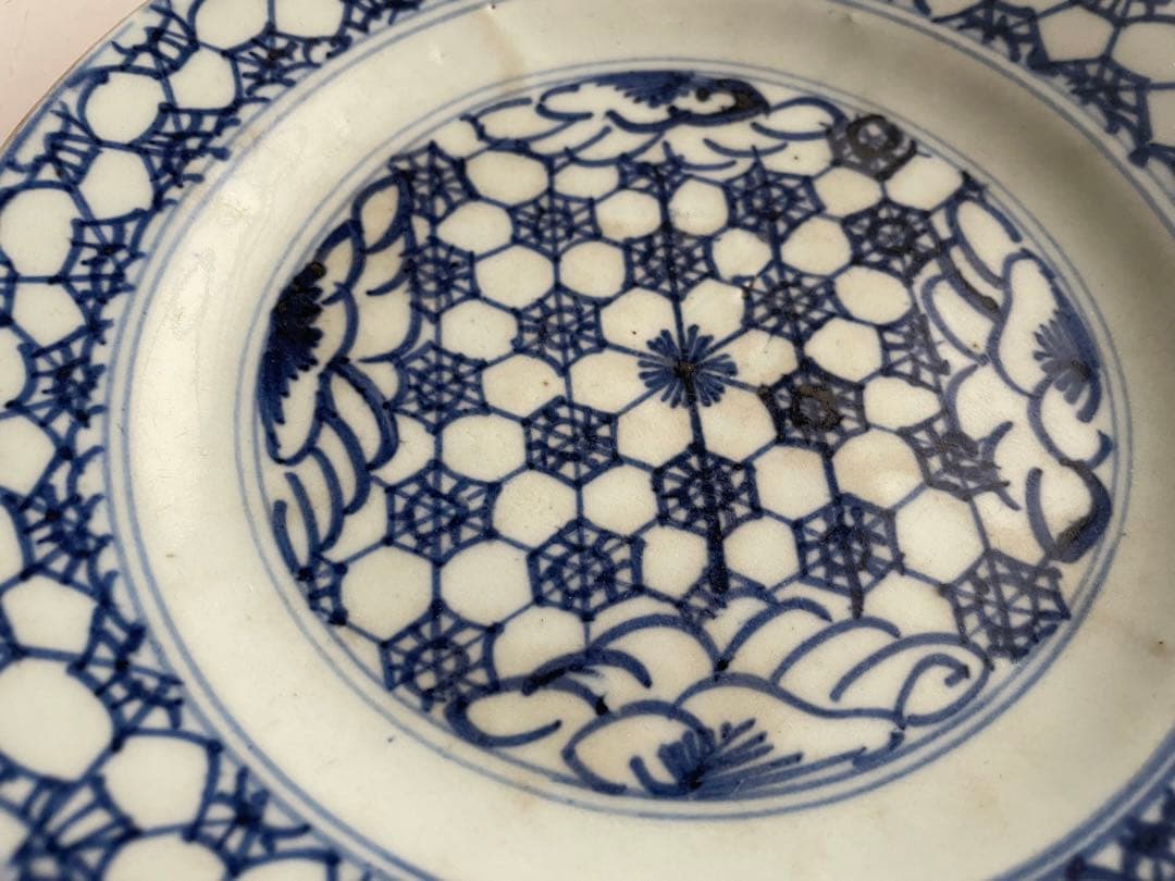 骨董　アンティーク　青花　染付　中国骨董　中国古陶磁　古染付　亀甲花文　丸皿